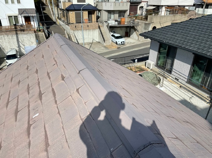 神戸市東灘区でスレート屋根修理を行う前の様子