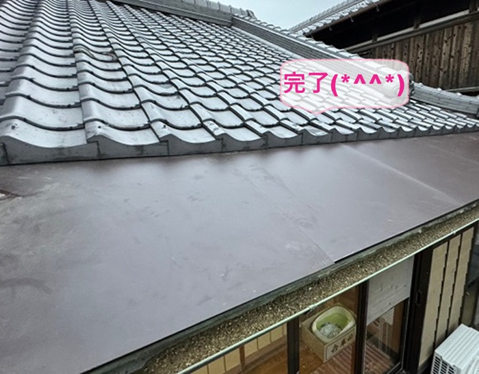 宝塚市で腐食した小庇をガルバ鋼板で修繕が完了した現場の様子