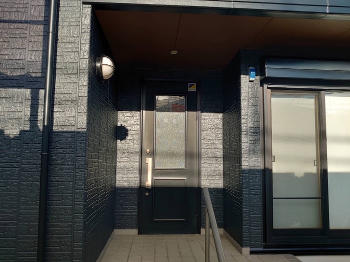 玄関ドアリフォームを行う前の様子