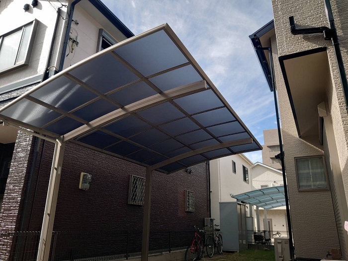 神戸市西区でガレージ屋根のアクリル板をポリカーポネードへ貼り換えた後の様子