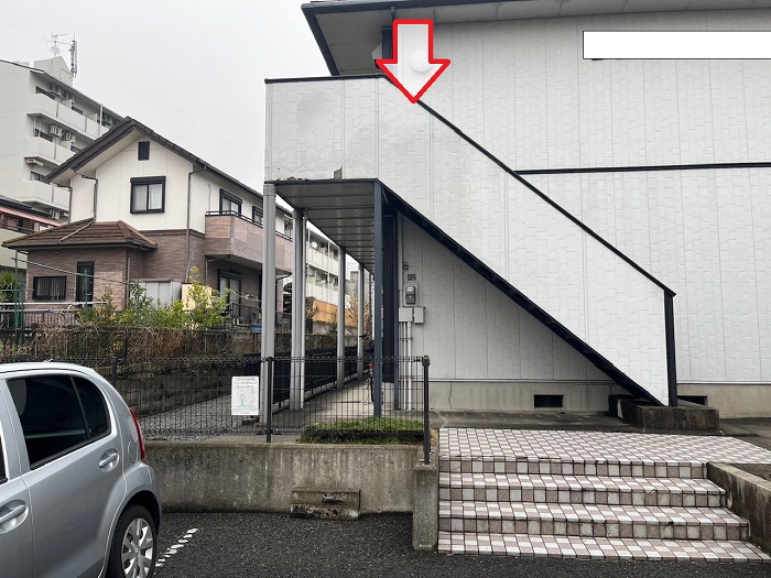 神戸市兵庫区でアパートの外壁サイディングを部分的に貼りかえる現場の様子