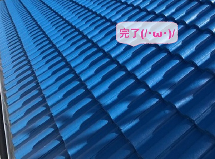 加古郡稲美町で色褪せや苔の生えたモニエル瓦の塗装改修が完了した現場の様子