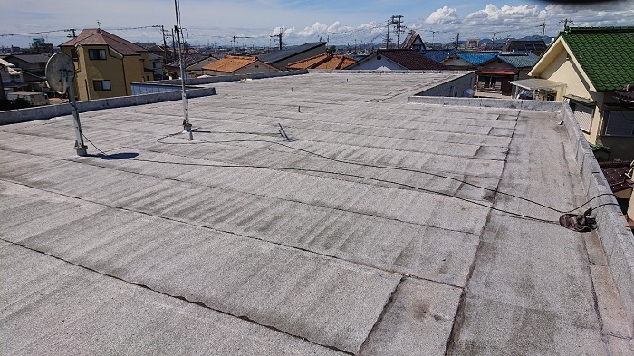 加古川市で屋上防水工事を行う前の様子