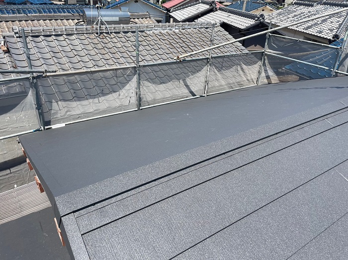 加古川市での住まいの耐震工事で軽い屋根材へ葺き替えた後の様子