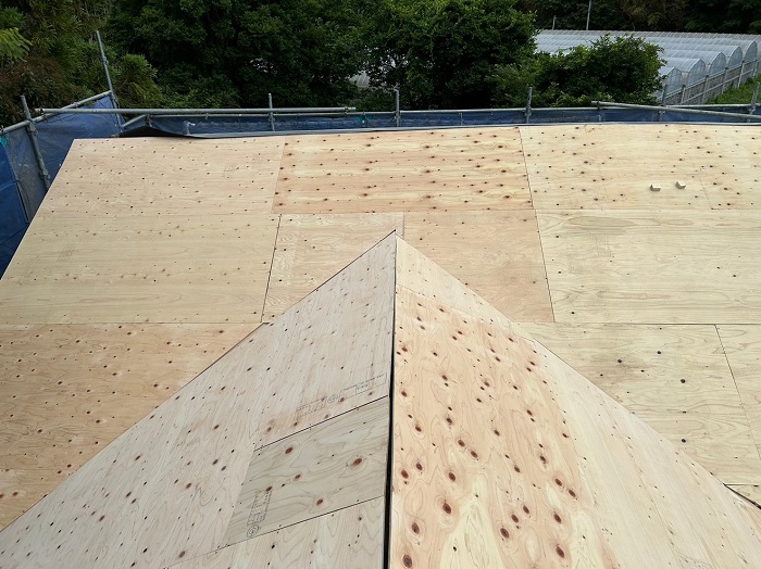 加東市での屋根リフォームで屋根下地の補強が完了