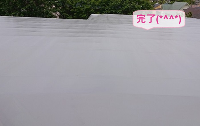 神戸市須磨区の雨漏り補修で戸建ての屋上塩ビシート防水の改修工事が完了した現場の様子