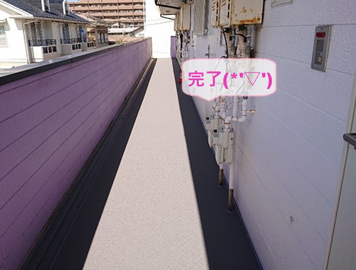 淡路市の集合住宅でタキロンQAシリーズの長尺シート貼りが完了した現場の様子