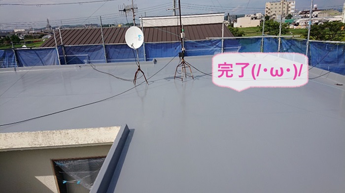 神戸市灘区の陸屋根の雨漏り修理でオルタックエースを用いた防水工事が完了した様子