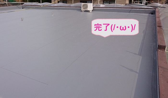 神戸市長田区で田島ビュートップU15を用いた屋上のゴムシート防水貼り替えが完了した現場の様子