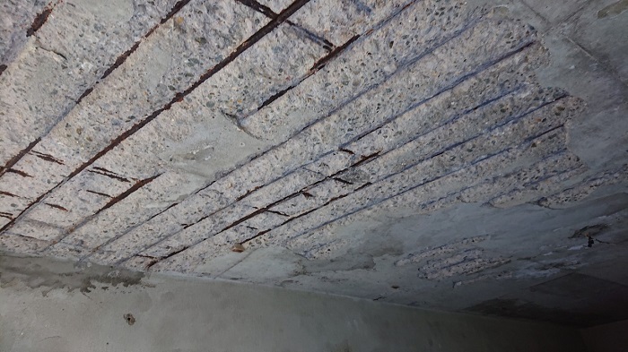 コンクリート天井修理で斫り完了