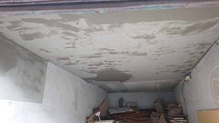 神戸市長田区でコンクリート天井を修理した後の様子