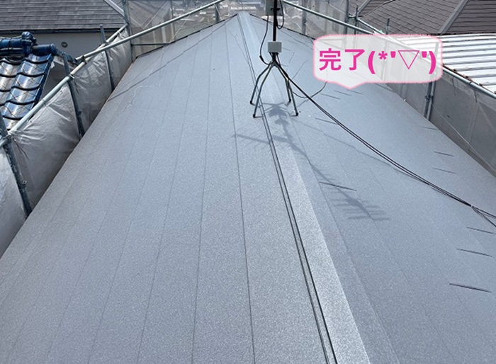神戸市長田区で瓦屋根から軽量ガルバリウム屋根に交換する耐震リフォームが完了した現場の様子
