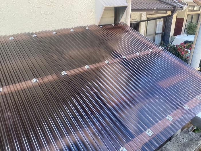 交換した物置屋根の波板