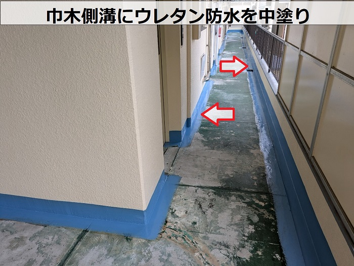 神戸市長田区で共用廊下の長尺シートをタキロンQAに貼り替えでウレタン防水