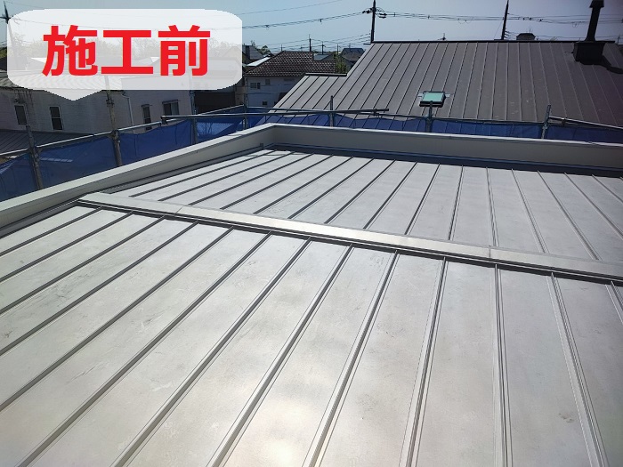 金属屋根の葺き替え工事で雨漏りを止める前の様子
