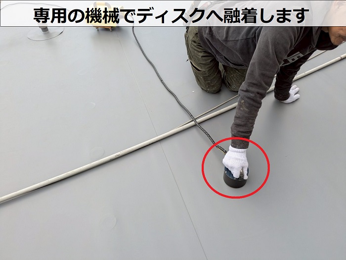 神戸市灘区で田島ビュートップU１５を用いて優良業者が屋上シート防水工事で融着作業