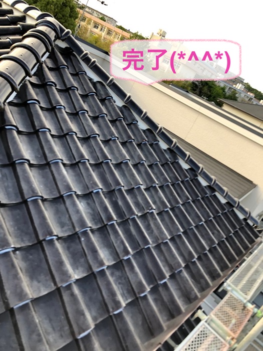 神戸市須磨区の瓦屋根の地震対策で棟瓦を積み替えて部分的な修繕が完了した現場の様子