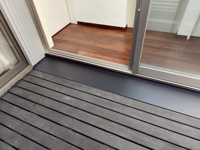 板金で雨漏り修理したウッドデッキ