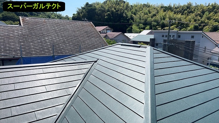 カバー工法後のガルテクト屋根