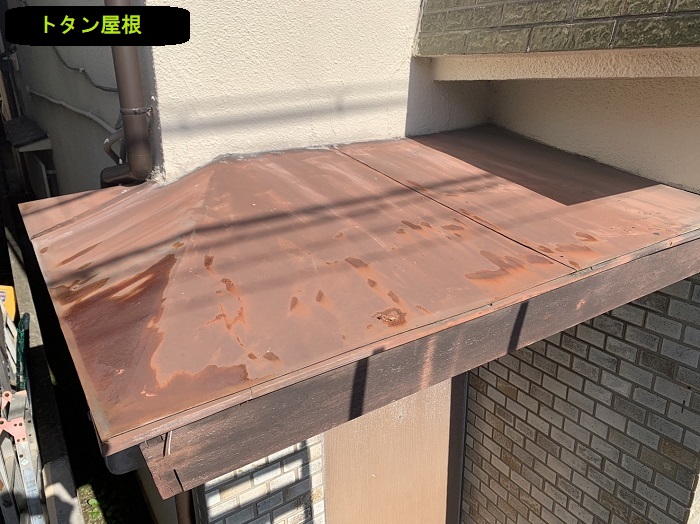 錆びたトタン屋根