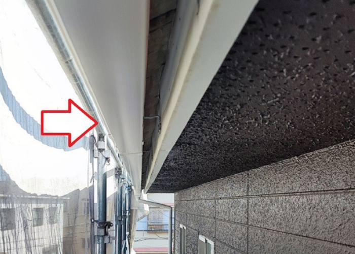 西宮市で豪雨になると溢れる2階建ての雨樋を交換した後の様子