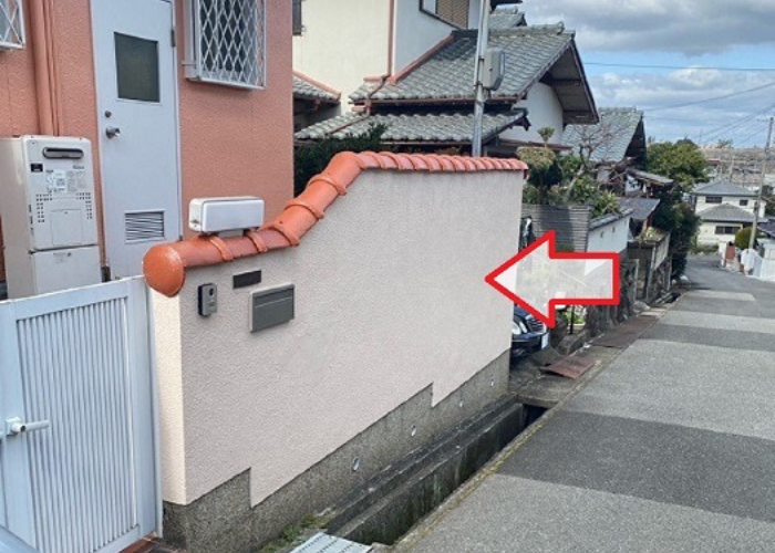三木市　剥がれが酷い擁壁塗装工事で本体上塗り完了
