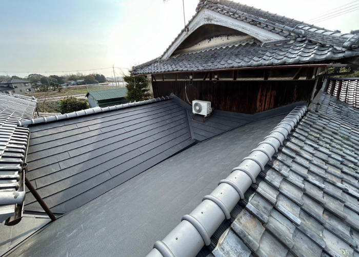 神戸市西区で古民家の日本瓦葺き替え工事を完了した後の様子