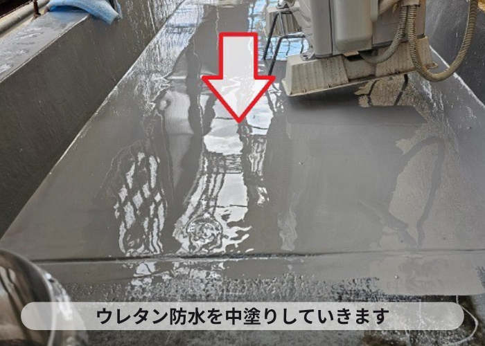 神戸市垂水区　集合住宅でのベランダ防水工事でウレタン防水中塗り