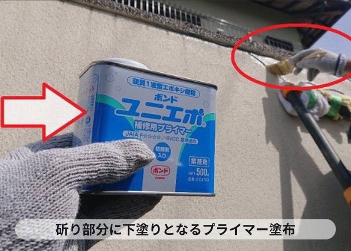 神戸市須磨区　ひび割れや剥がれが発生している外壁補修で下塗りとなるプライマー塗布