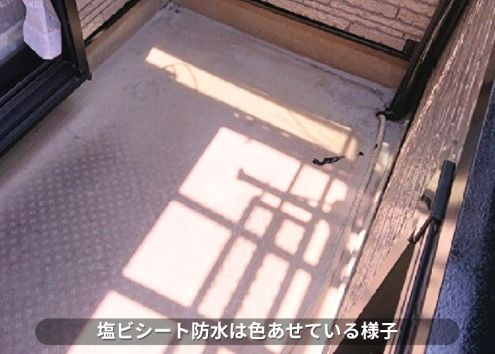 南あわじ市　塩ビシート防水が色あせている様子