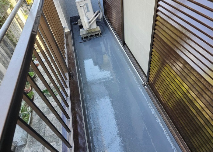 丹波篠山　雨漏り修理としてベランダ床へウレタン防水を行った後の様子
