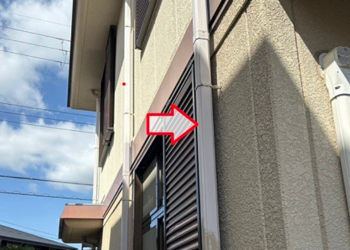 丹波篠山市　劣化した竪樋エスロンY６０を交換する前の様子