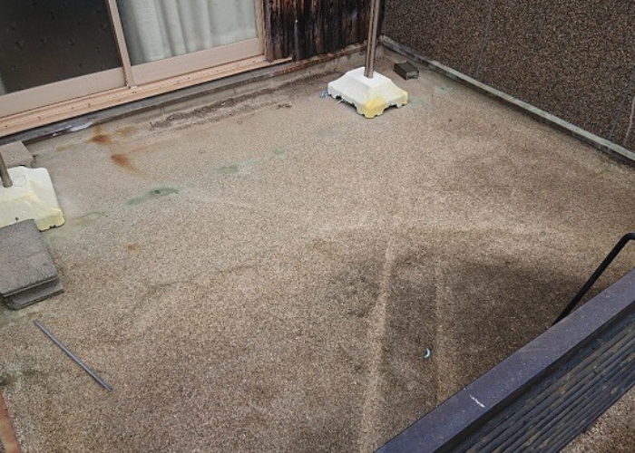 朝来市　雨漏りしているベランダ防水工事を行う前の様子