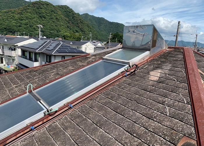 朝来市　ひび割れの多いスレート屋根にリフォーム工事を行う前の様子
