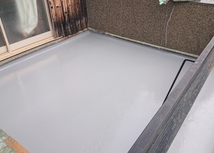 朝来市　雨漏りしているベランダ防水工事を行った後のウレタン防水