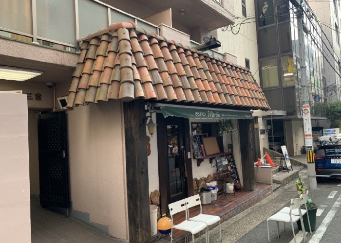 吹田市　崩れかけた玄関屋根