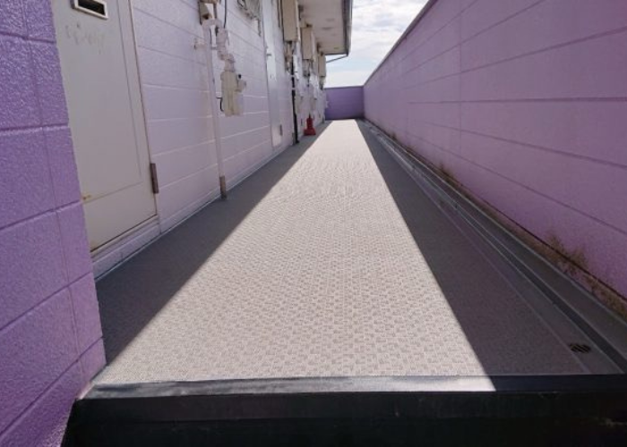 南あわじ市　アパートの共用廊下に長尺シートを貼るリフォーム完了