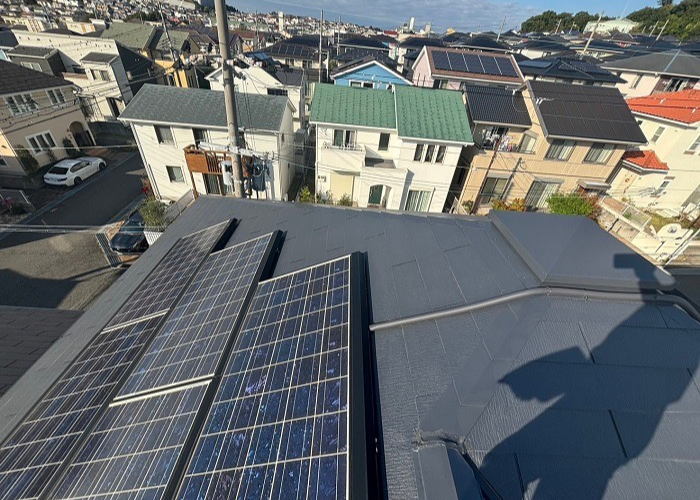 南あわじ市　太陽光パネル脱着が必要なスレート屋根へのカバー工事を行う前の様子