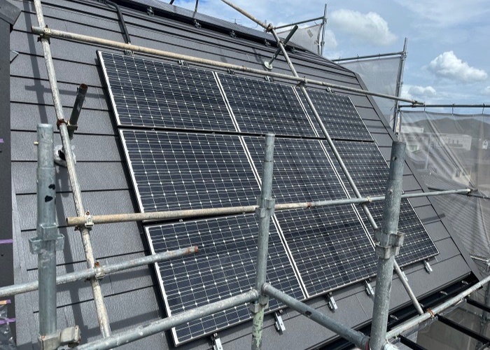 朝来市　太陽光パネル脱着が必要な屋根カバー工事を行った後の様子