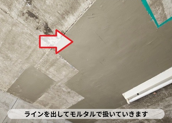 丹波篠山市　ガレージの天井にモルタルで扱いている様子