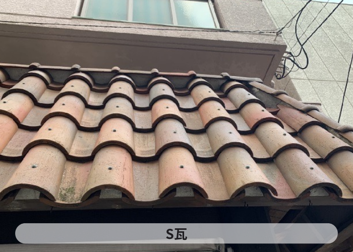 吹田市　洋瓦を葺いている様子