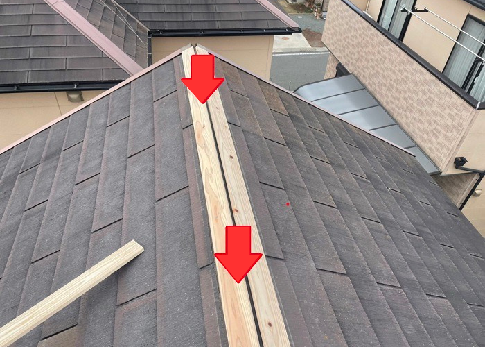 丹波篠山　スレート屋根補修で棟木を取り付けた様子