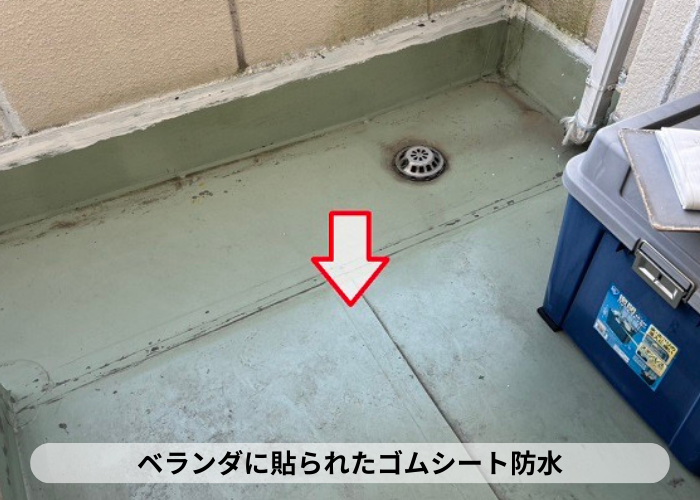 丹波篠山市　戸建てに貼られているベランダのシート防水