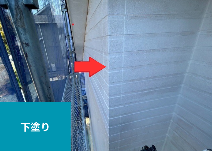 朝来市　日本ペイントのラジカル制御塗料を用いて戸建ての外壁塗り替えで下塗り
