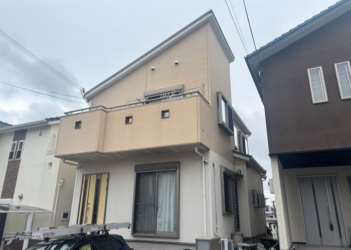 朝来市　日本ペイントのラジカル制御塗料を用いて戸建ての外壁塗り替えを行う前の様子