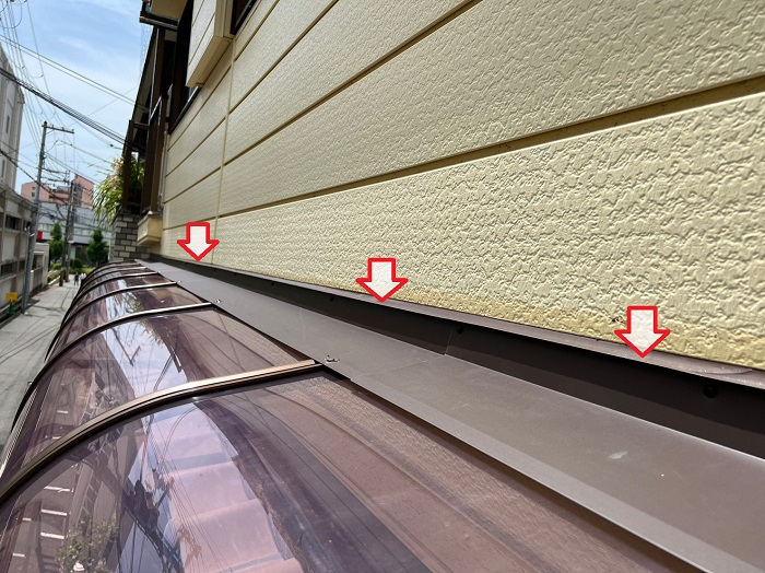 水切りをつけたアクリル庇屋根