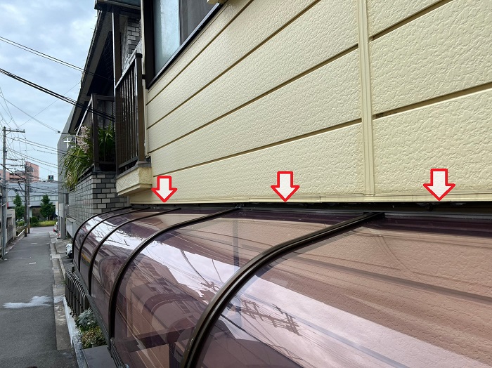 水切りを付ける前のアクリル庇屋根