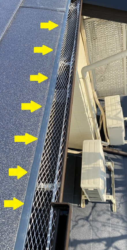 落ち葉除けネットを取り付けた軒樋