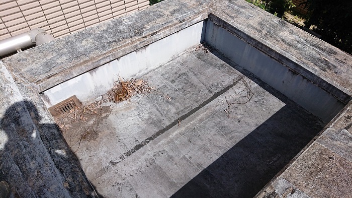西宮市で陸屋根防水工事として塩ビシートを貼る前のゴムシート防水